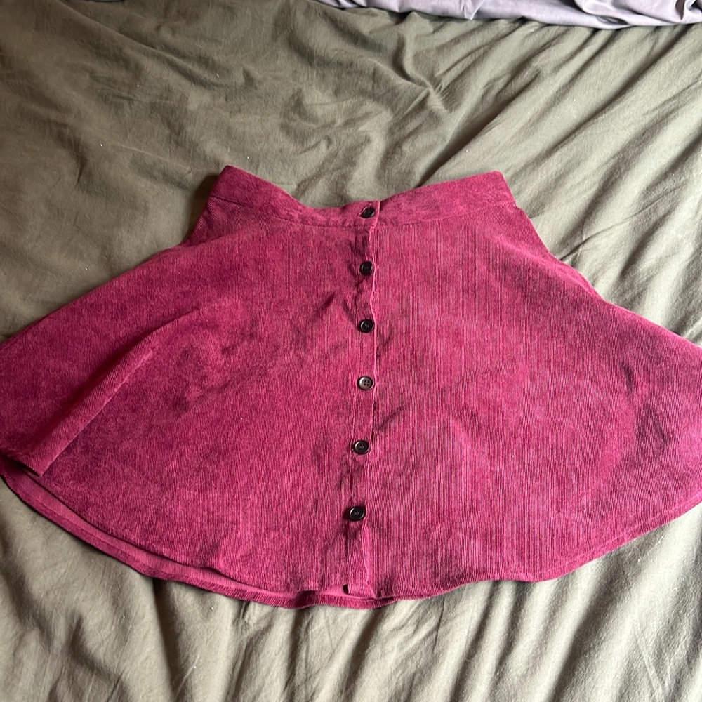 Corduroy burgundy mini skirt. Never worn, great condition :) Medium from shein.